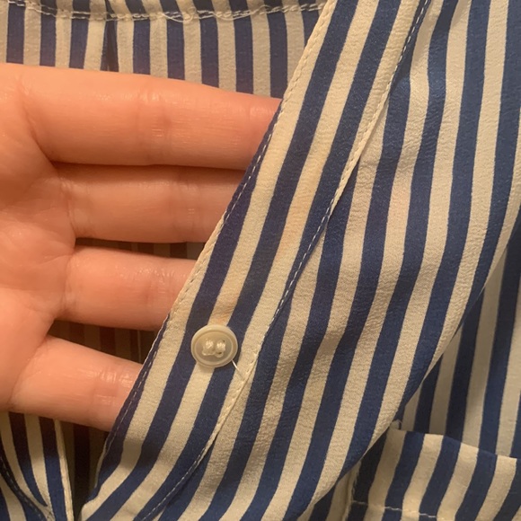 Joie blouse. 100% silk. Button down. Tie bottom. - Picture 5 of 5